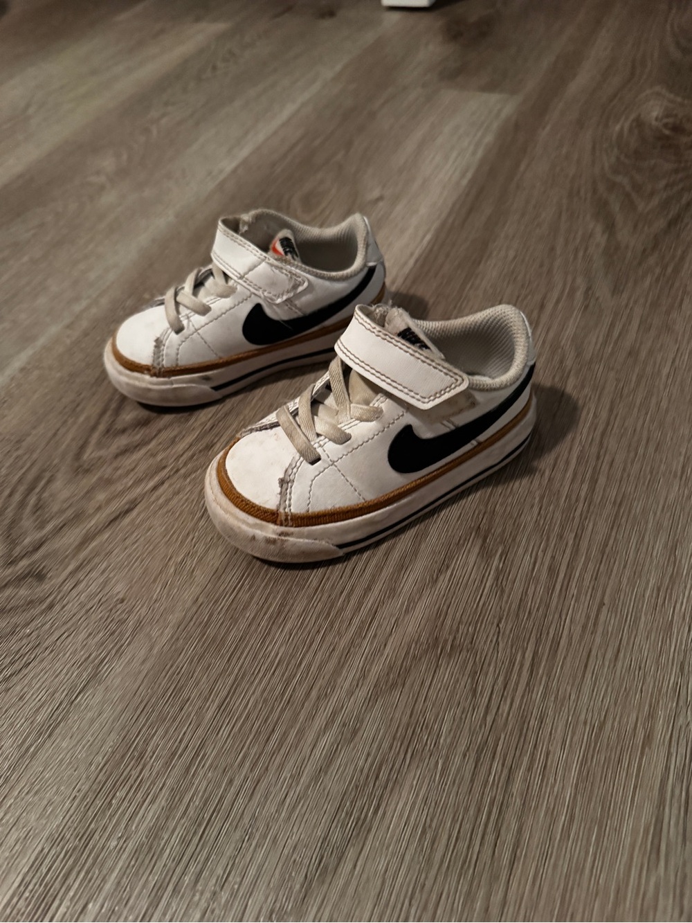 Nike Court legacy child White and Black Velcro Sneakers